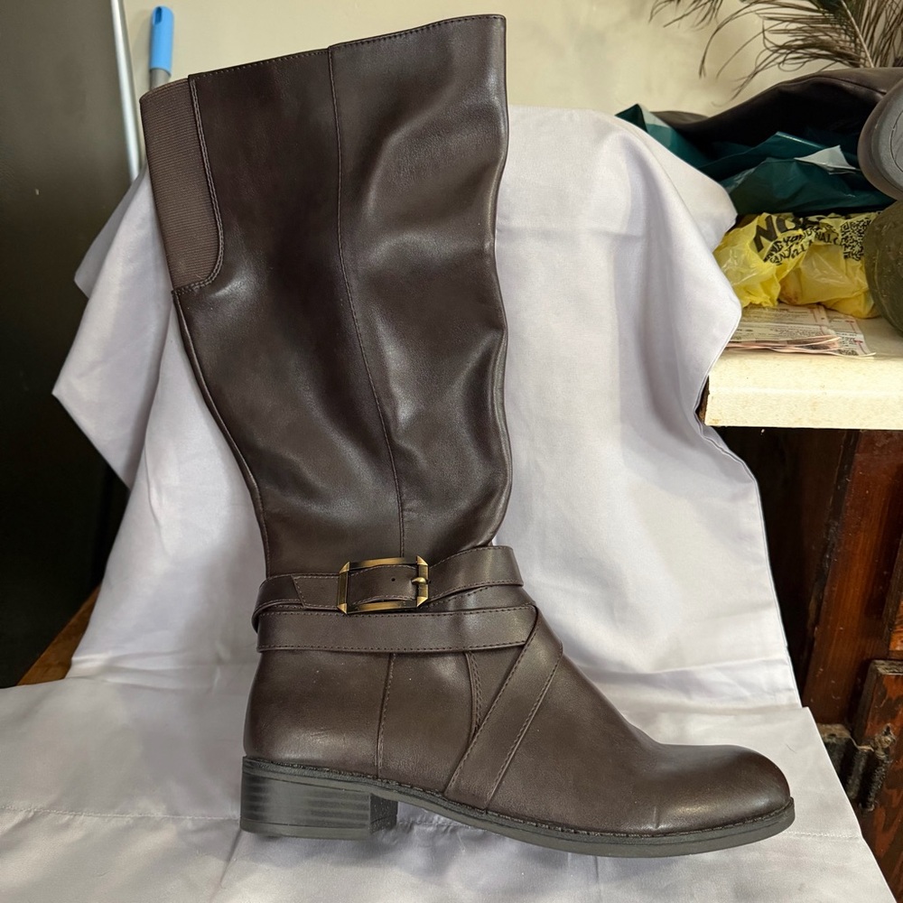 Elegant Brown Leather Women's Boots